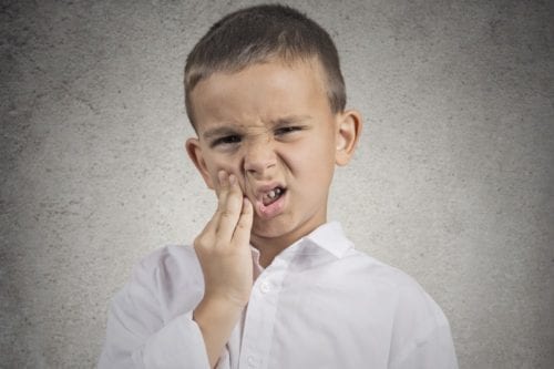 kid breaks a tooth
