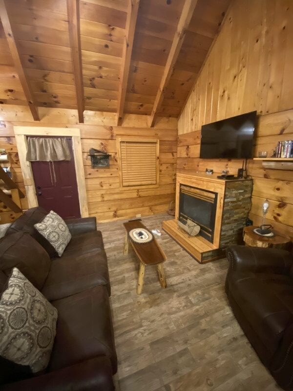 Safe Fall Family Road Trip to Gatlinburg & Pigeon Forge, Tennessee Safe Fall Family Road Trip to Gatlinburg & Pigeon Forge, Tennessee