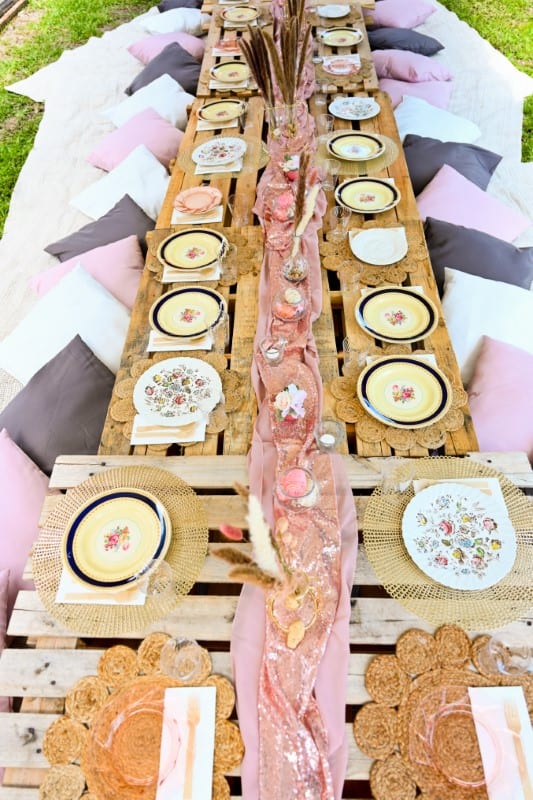 DIY Boho Pallet Picnic DIY Boho Pallet Picnic
