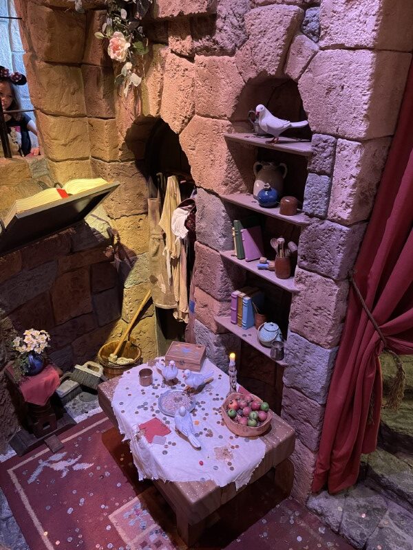 Queue for Snow White's Enchanted Wish. Disneyland versus Disney World: A Florida Family's Perspective Queue for Snow White's Enchanted Wish. Disneyland versus Disney World: A Florida Family's Perspective